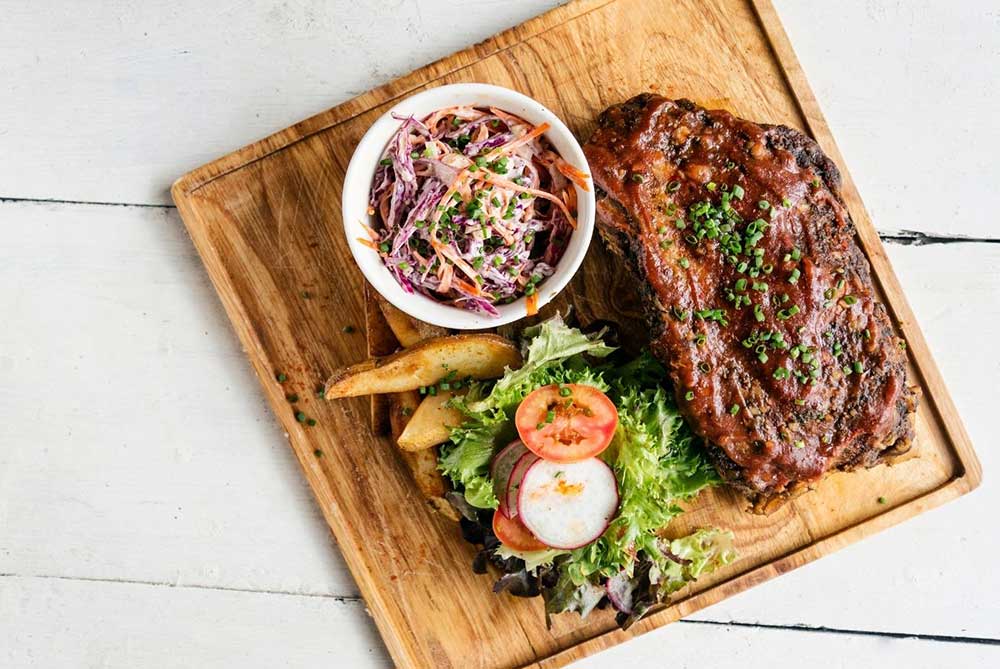 Spareribs-with-Coleslaw